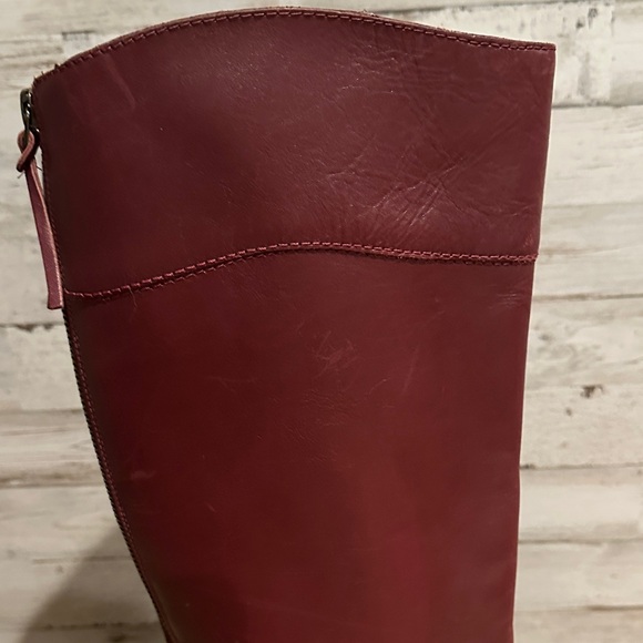 Nine West Elegant Burgundy Leather Knee-High Boots - Picture 3 of 7